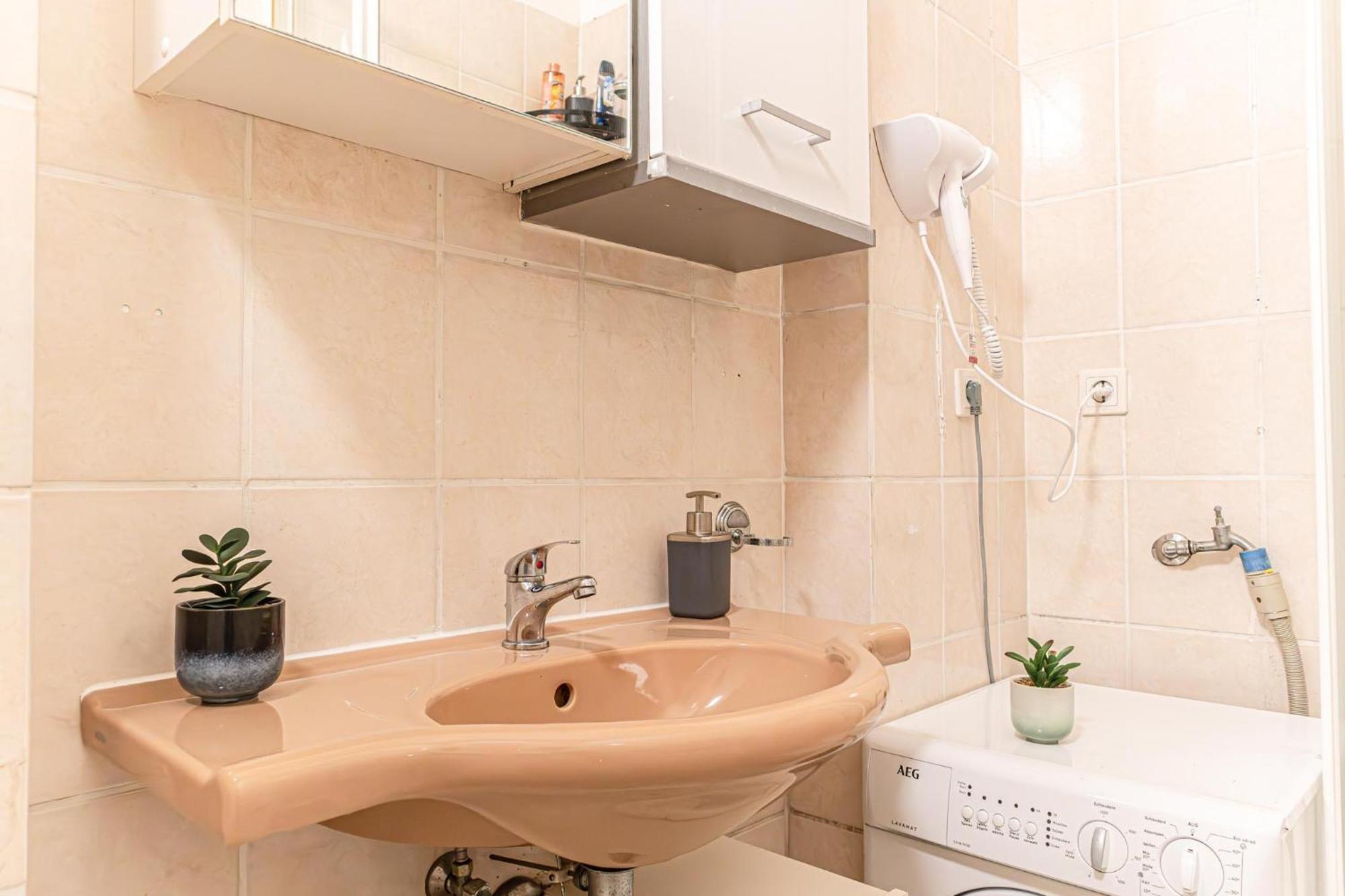 Friendly 2Br Apt-Near U6 Station Am Schoepfwerk Vienna Exterior photo